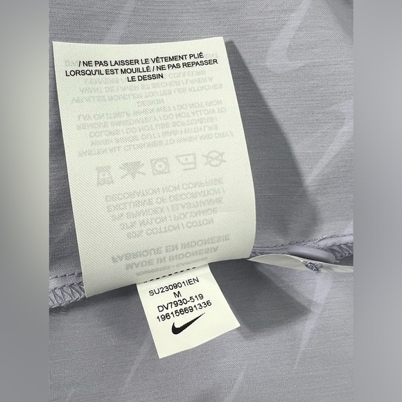 Nike Sportswear Everyday Modern Women’s Woven Short-Sleeve Top in Size:M - NWOT - Picture 12 of 12